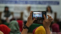 Kegiatan ini merupakan bagian dari program KADIN untuk memberdayakan 1000 UMKM. Satu persatu Srikandi Kamar Dagang dan Industri (KADIN) Indonesia Jakarta Selatan itu pun bercerita tentang perjalanan bisnisnya mulai dari nol hingga sukses. 