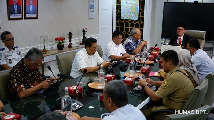 Badan Pengelola Transportasi Jabodetabek (BPTJ) bersama Pemerintah Daerah Kabupaten Bogor membahas penataan layanan angkutan perkotaan eksisting di Kabupaten Bogor.