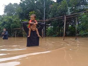 Banjir Setinggi Pinggang Orang Dewasa Rendam 3 Desa di Jombang