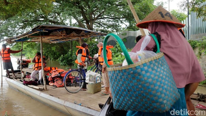 Banjir di Ledok Wetan Bojonegoro akibat luapan Bengawan Solo Banjir di Ledok Wetan Bojonegoro akibat luapan Bengawan Solo