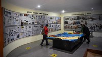 Museum Timah menyimpan koleksi peninggalan sejarah khususnya sejarah penambanqan timah di Pulau Bangka Belitung yang dimulai sejak Kesultanan Palembang abad 16 Masehi. 