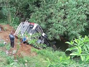 Video: Bus Rombongan Santri Terjun ke Sungai Kepil Wonosobo