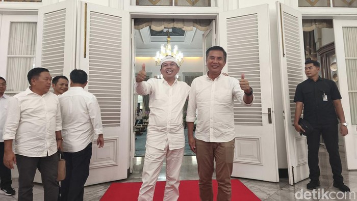 Dedi Mulyadi dan Bey Macmudin saat di Gedung Pakuan.