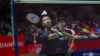 Dejan/Fadia memulai pertandingan dengan tertinggal 0-4. Jarak yang jauh ini menyulitkan ganda campuran Indonesia itu untuk mengejar wakil Malaysia. Dejan/Fadia masih tertinggal 7-11 sampai interval. Jarak tersebut semakin jauh dengan ketertinggalan 8-15 selepas jeda. 