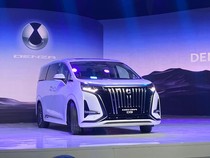 Denza Masuk 10 Mobil Terlaris di Indonesia: Modal 1 MPV