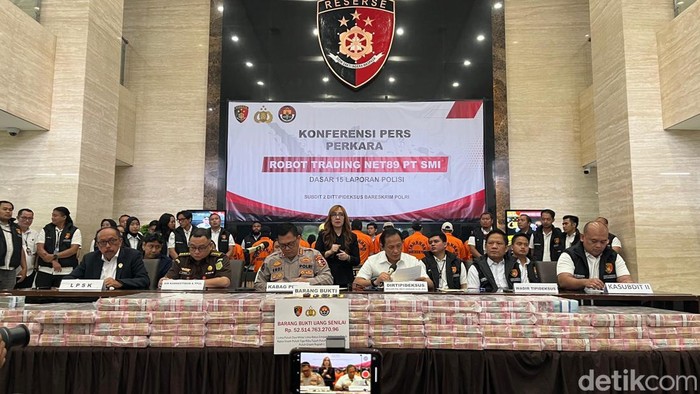 Dirtipideksus Bareskrim Polri Brigjen Helfi Assegaf mengatakan sejumlah artis dan public figure diperiksa terkait penipuan investasi bodong robot trading Net89. (Rumondang N/detikcom)