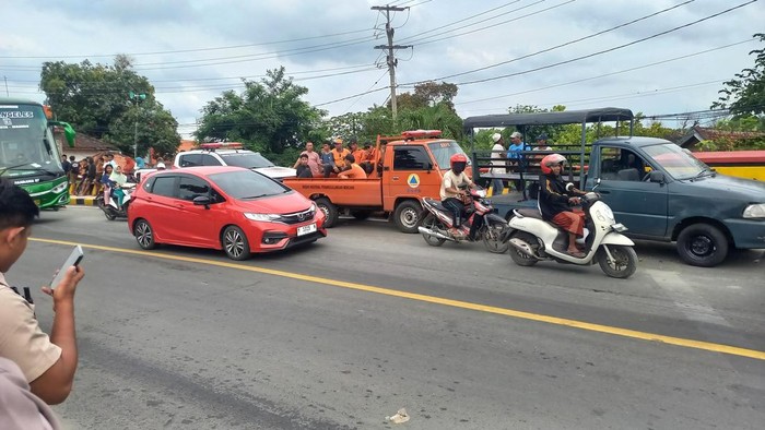 Evakuasi santri di Bangkalan yang tewas tenggelam di sungai