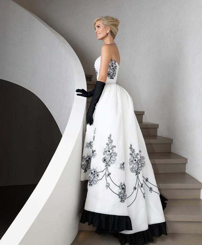 Seorang perwakilan Ivanka Trump mengungkapkan kepada Page Six bahwa Ivanka merasa terhormat bisa mengenakan gaun tersebut.  Foto: Instagram/@ivankatrump