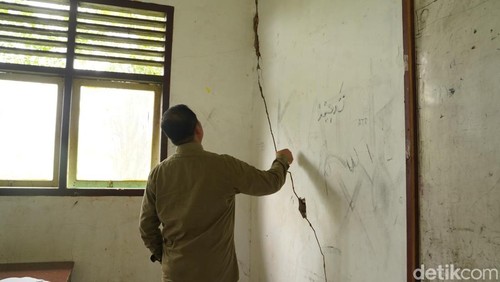 Gubernur NTB terpilih Lalu Muhammad Iqbal mengecek SMKN 1 Labangka, Kabupaten Sumbawa.