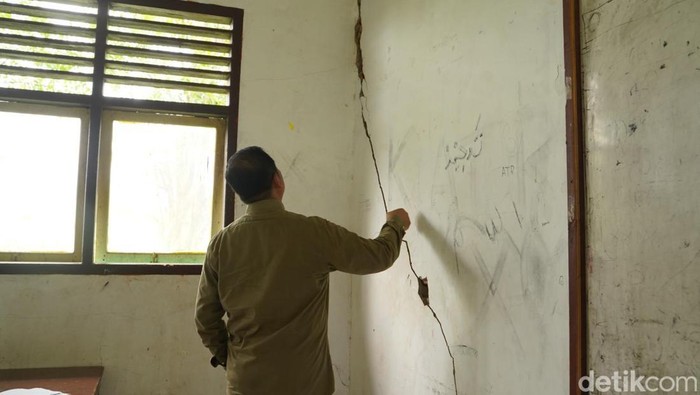 Gubernur NTB terpilih Lalu Muhammad Iqbal mengecek SMKN 1 Labangka, Kabupaten Sumbawa.