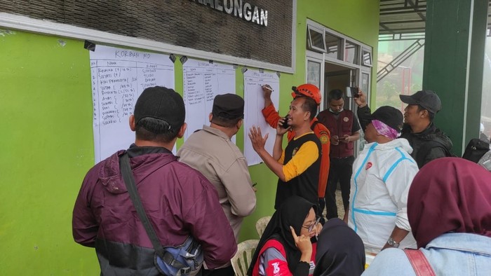 Gus Ipul Minta Tagana Bangun Dapur Umum untuk Korban Longsor Pekalongan