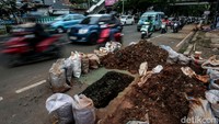 Pengendara diharap berhati-hati saat melintas di kawasan tersebut.