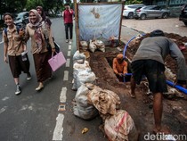 Hati-Hati! Ada Pengerjaan Kabel Fiber Optik di Tebet
