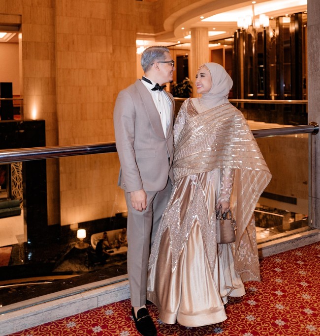 Penampilan terbaru Irwansyah pun langsung banjir komentar netizen. Sayangnya beberapa justru memberikan komentar berbau nyinyiran. Irwansyah kukira kakek2, komentar salah seorang netizen. Irwansyah pliss jd kakek2, tambah netizen lain. Foto: Instagram/@irwansyah_15