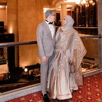 Penampilan terbaru Irwansyah pun langsung banjir komentar netizen. Sayangnya beberapa justru memberikan komentar berbau nyinyiran. Irwansyah kukira kakek2, komentar salah seorang netizen. Irwansyah pliss jd kakek2, tambah netizen lain. Foto: Instagram/@irwansyah_15