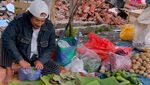 Potret Isa Bajaj saat Belanja ke Pasar untuk Jualan Nasi Tempong