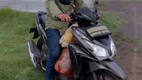Tak hanya sekadar menjual nama, Isa Bajaj bahkan turun langsung ke pasar untuk membeli bahan-bahan yang dibutuhkan. Foto: Instagram/isa_bajaj