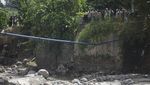 Jembatan Kalibelo di Batang Ambrol Tergerus Air