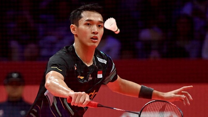 Indonesias Jonatan Christie hits a return to Thailands Kunlavut Vitidsarn during their mens singles match at the BWF Badminton World Tour Finals in Hangzhou, in eastern Chinas Zhejiang province on December 13, 2024. (Photo by AFP) / China OUT