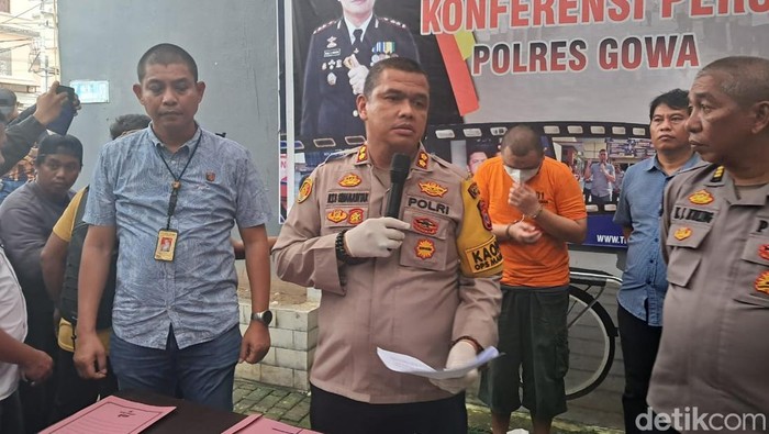Kapolres Gowa AKBP Reonald saat konferensi pers di Mapolres Gowa, Rabu (22/1/2025).