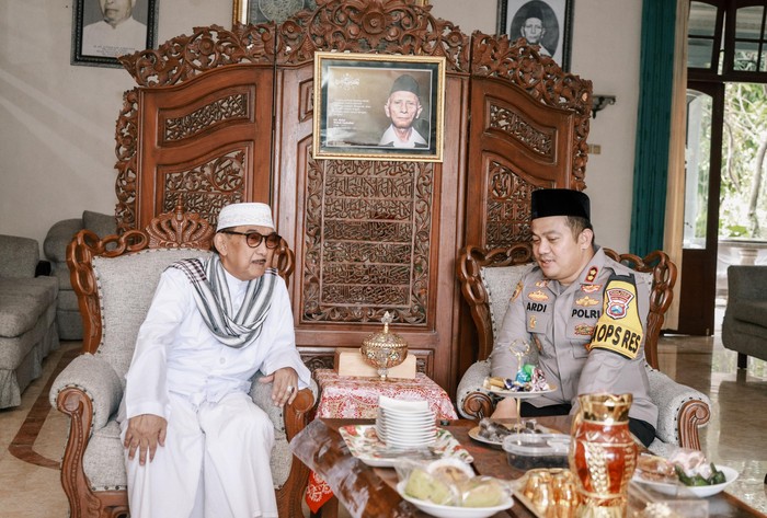 Kapolres Jombang sowan ke pengasuh ponpes