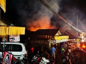 Kios Oleh-oleh Pasar Slogohimo Kebakaran!