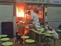 Ketenangan Pemilik Kedai Saat Api Bakar Dapurnya Tuai Pujian