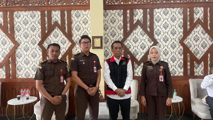Kepala Kesbangpoldagri Madiun ditahan Kejari Madiun