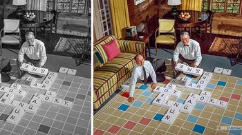 Penemu permainan Scrabble, Alfred Butts (Kiri) dan promotor James Brunot berpose dengan papan permainan yang besar, foto diambil November 1953. (Foto: Boredpanda/Arthur Rothstein/Sebastien De Oliveira)