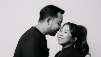 Gemech, komentar Hesti Purwadinata. wkkakakakkakakakka gemass, tulis Ayu Dewi. Gemes, beber Kimberly Ryder. Foto: Instagram/@kikysaputrii