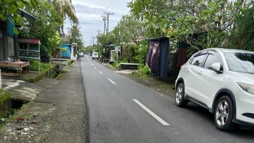 Kondisi jalan alternatif di Desa Cepaka menuju arah Desa Munggu hingga Desa Canggu atau sebaliknya terlihat mulus setelah di hotmix beberapa waktu lalu, Rabu (22/1/2025).