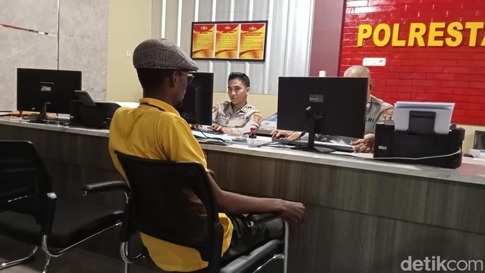 Mahasiswa asing asal Sudan di Palembang Abubaker Moawya Hassan (22) lapor polisi usai jadi korban penjambretan