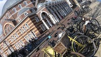 Tidak hanya dari pemerintah Belanda. Masyarakat muslim di sana juga saling membantu dana demi kelancaran proses pembangunan masjid ini. Foto: iStock/Alphotographic