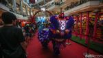 Melihat Atraksi Barongsai di Mal Jakarta
