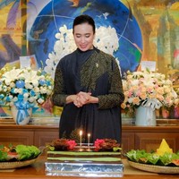 Gaya chic dan elegan menjadi ciri khas penampilannya. Foto: Instagram/@widi.wardhana