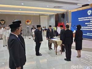 Lantik 8 Pejabat, Karding Sampaikan Pesan Prabowo soal Peningkatan Skill PMI