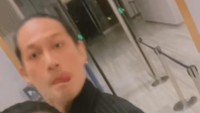 Tampil dengan pakaian berwarna serba hitam, Chef Juna dan Citra tampak tetap mesra meski sudah berpacaran sejak 2020. Foto: Instagram @ncit90