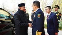 Menteri Pertahanan Sjafrie Sjamsoeddin bertemu dengan Menteri Pertahanan RRT, Admiral Dong Jun, di Beijing, China, Rabu (22/1/2025).  