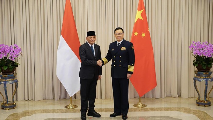 Menteri Pertahanan Sjafrie Sjamsoeddin bertemu dengan Menhan RRT, Admiral Dong Jun, di Beijing, China, Rabu (22/1/2025).