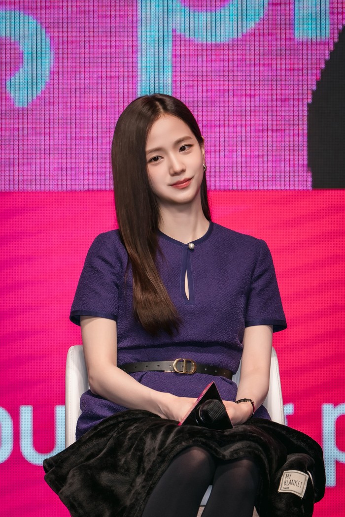 Jisoo di konferensi pers drama Korea Newtopia.