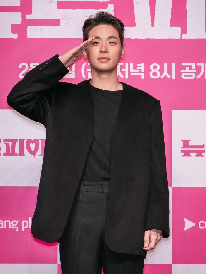 Park Jeong Min di konferensi pers drama Korea Newtopia.