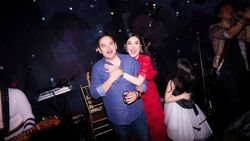 Tawa Nindy Ayunda Dipelukan Dito Mahendra Tawa Nindy Ayunda Dipelukan Dito Mahendra