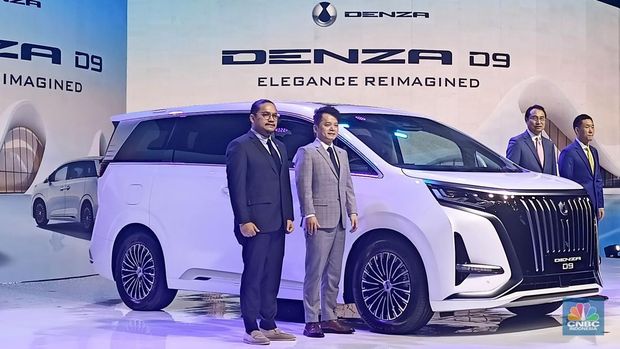 Pabrikan mobil listrik BYD sudah resmi merilis mobil MPV premium Dengan D9 dengan harga tidak sampai Rp 1 miliar, yakni hanya Rp 950 juta. (CNBC Indonesia/Ferry Sandi)