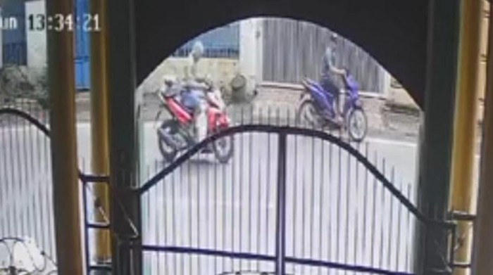Pelaku pencurian motor kurir ekspedisi yang terekam CCTV di Pasurun