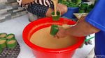 Sibuknya Para Pembuat Dodol China Legendaris di Majalengka