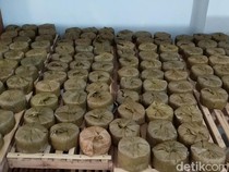 Sibuknya Para Pembuat Dodol China Legendaris di Majalengka
