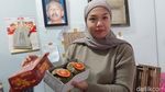 Sibuknya Para Pembuat Dodol China Legendaris di Majalengka