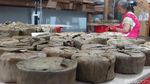 Sibuknya Para Pembuat Dodol China Legendaris di Majalengka