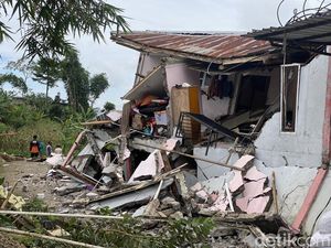 Video Belasan Rumah di Banjarnegara Rusak Akibat Tanah Bergerak