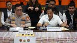 Penampakan Uang Rp 52 M dan 5 Mobil Mewah di Kasus Robot Trading NET89 Penampakan Uang Rp 52 M dan 5 Mobil Mewah di Kasus Robot Trading NET89